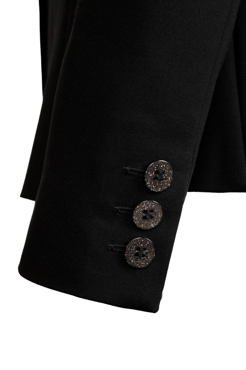 black_detail2.jpg